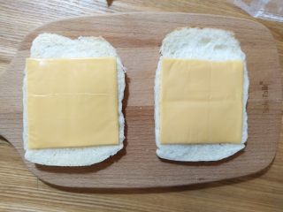 8、螺丝盏,芝士片放在土司片上