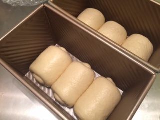 9、黄金吐司（老面法）,放入吐司模内