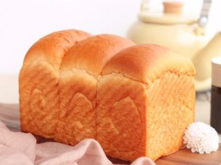 13、黄金吐司（老面法）,出炉马上脱模，放晾架上放至手温后密封保存