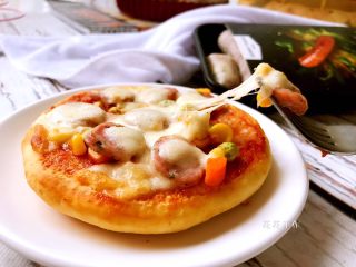 14、迷你香肠披萨,拉丝效果很棒。