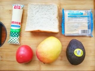 1、美味早餐红绿灯三明治,准备好要用到的食材,