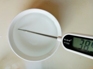 2、红糖发糕,温水不超过40度