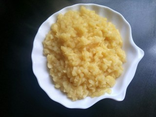 10、香甜苹果派,盛出放凉备用。