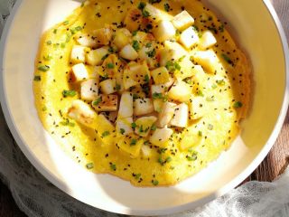 9、牛奶馒头鸡蛋披萨饼,阳光下拍个照