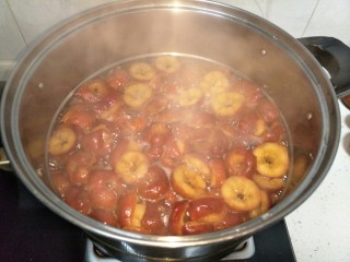 8、山楂酱1,大火烧开中小火熬。