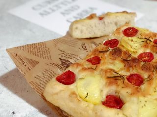 16、迷迭香佛卡夏(天然酵种),酥脆的表皮,柔软的内心。