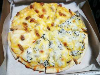 5、水果双拼披萨(九寸),完成(๑•؎ •๑)✧香蕉烤过之后简直好吃cry