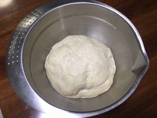 3、北海道吐司（70%冷藏中种）,放入冰箱冷藏发酵17小时以上，发酵至3-4倍，有微微酸味