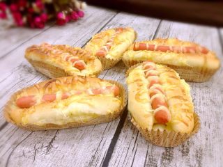 12、芝士肠仔包,超松软的，就算放一夜也不会发硬。