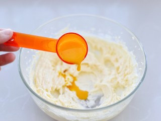 6、蔓越莓饼干,分两次加入蛋液