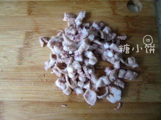 5、章鱼小丸子,焯水之后的八爪鱼也切丁备用~