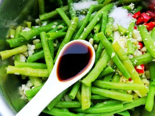 10、凉拌豆角,3勺生抽。