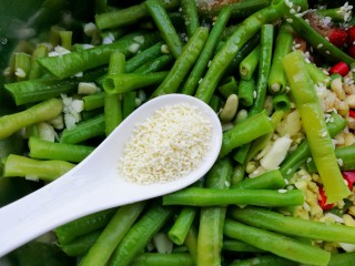 12、凉拌豆角,一勺鸡精。
