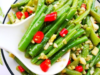 15、凉拌豆角,开吃。