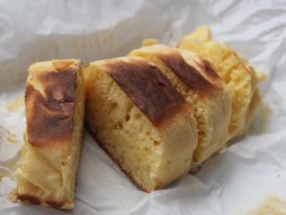 16、纸煎戚风蛋糕,蛋糕松软，奶香浓郁，好吃！！