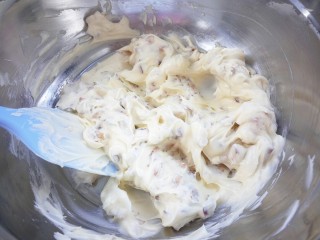 7、#曲奇菜谱秀#香浓红枣黄油曲奇,继续拌匀