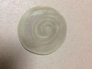 20、#甜味#玫瑰豆沙酥,切面向上擀成圆形