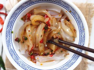 14、麻辣猪皮冻,很适合夏天吃