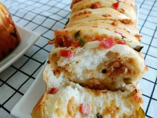 22、葱香肉松手撕包,料很足吧????