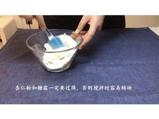 3、零失败 适合新手的法式马卡龙,杏仁粉和糖霜搅拌均匀