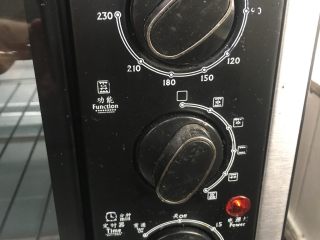 10、快手鲜虾披萨,210度15分钟