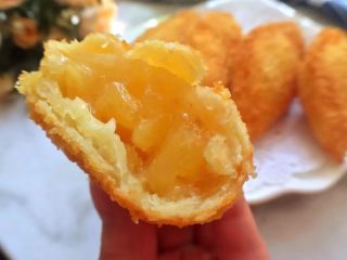 26、酥脆菠萝派,一点都不比外面卖的的差，外脆内软特别好吃????，反正爱吃甜食的我是久吃不厌????！