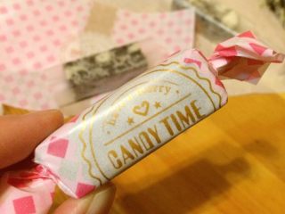 16、奥利奥花生牛轧糖,最后用漂亮的糖纸包好即可。