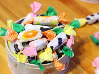 17、奥利奥花生牛轧糖,看着漂亮的糖果，心情都美美的。