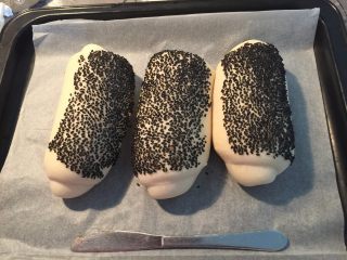 9、热狗面包,放入烤箱二次发酵至两倍大