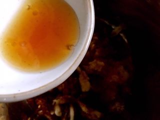 13、凉拌土豆片,放入香油