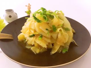 20、凉拌土豆片,装盘