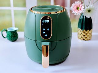 12、逆天好吃的馒头培根时蔬披萨,启动炸锅模式，200度烤6分钟即可。