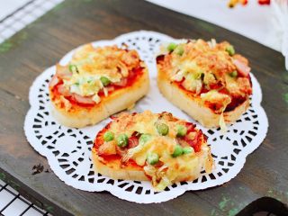 14、逆天好吃的馒头培根时蔬披萨,简直是好吃到停不下来哟，喜欢的小集美们赶紧来试试吧～