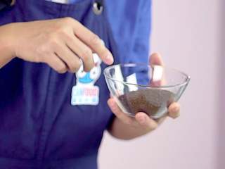 1、免烤甜品木糠杯,巧克力饼干碾碎备用