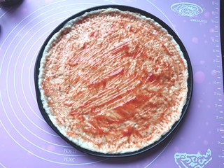 13、培根披萨,先刷一层番茄酱