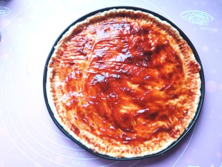 14、培根披萨,再涂上一层排骨酱