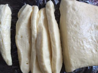 7、油条#挑战鸡蛋的100种做法#,切成条