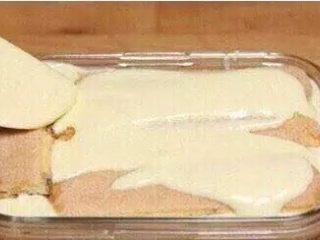 10、提拉米苏,最后再倒入余下的芝士