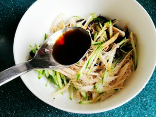 7、麻辣鸡丝,一勺醋。