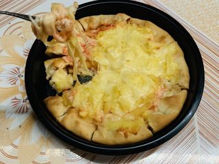 43、菠萝芝士卷边披萨(10寸量),趁热吃，拉丝不错。