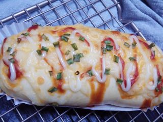 15、香葱芝士面包,很馋人的香葱芝士面包，看着都流口水了