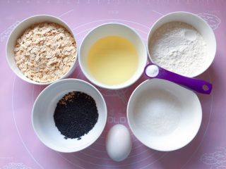 1、燕麦芝麻饼干,准备好所需食材。