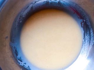 5、燕麦芝麻饼干,搅拌均匀至白糖溶化。