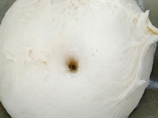 6、芒果披萨,醒发好的面团，用手戳进去不回缩即可