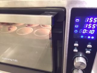 14、巧克力杯子蛋糕,烤箱预热155度上下火中层25分钟左右