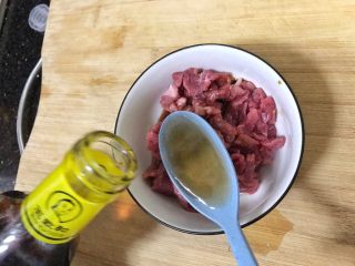 3、超满足便当(8),再放入料酒一勺