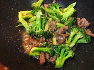 30、超满足便当(8),翻炒 收一点汁 试一下味 一般耗油够了就不用加盐了