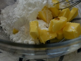 4、巧克力豆曲奇,滴入2滴香草精