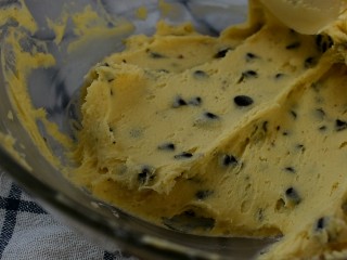 18、巧克力豆曲奇,仍然翻拌均匀