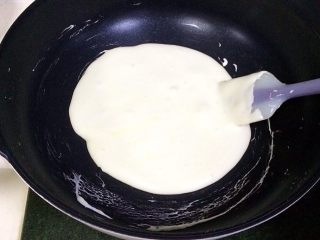 8、抹茶雪花酥,直到棉花糖融化，和黄油完全融合，大气泡消失，显现有光泽的状态。